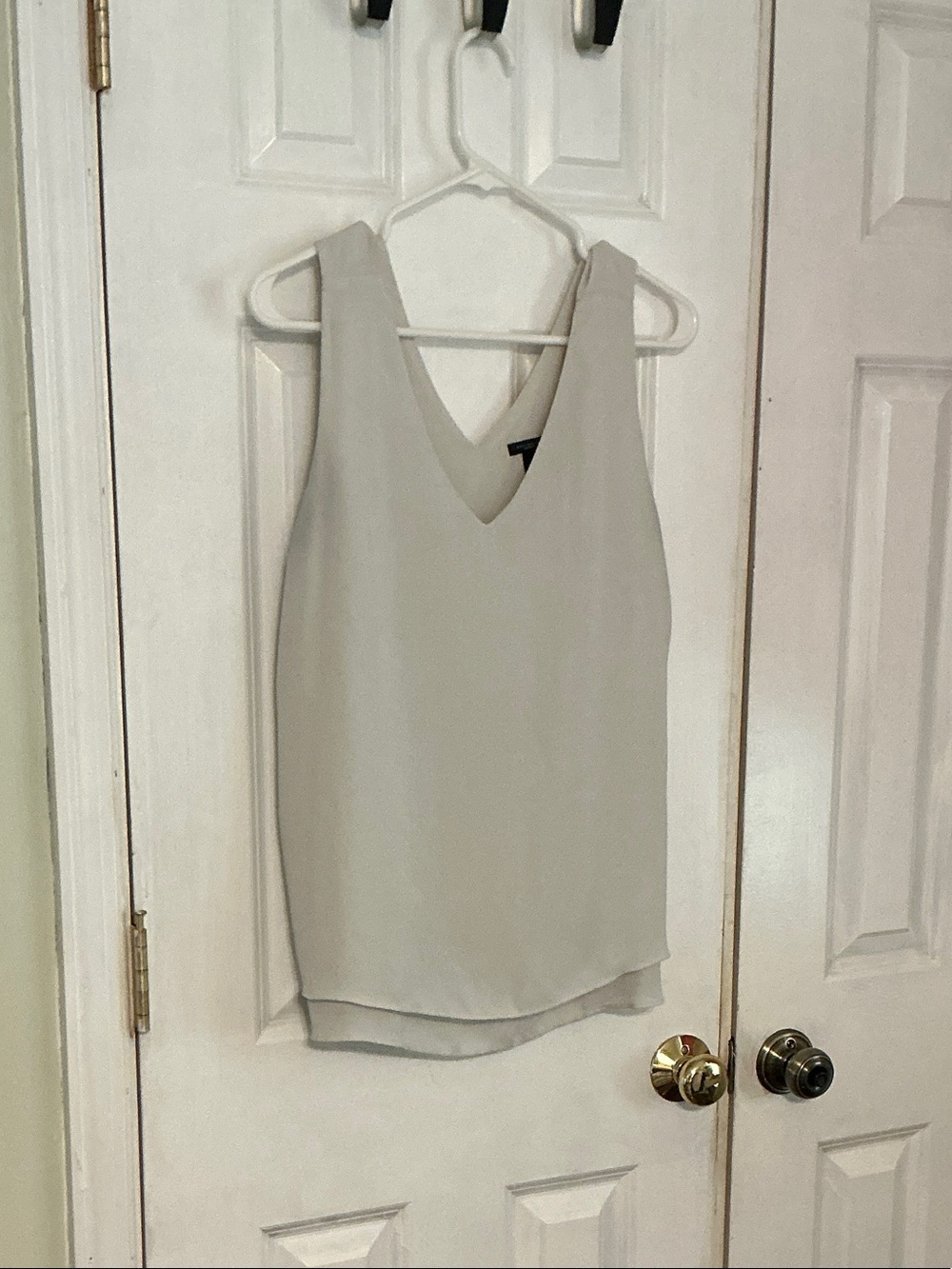 Ann Taylor V-Neck Sleeveless Shell Top - Cream